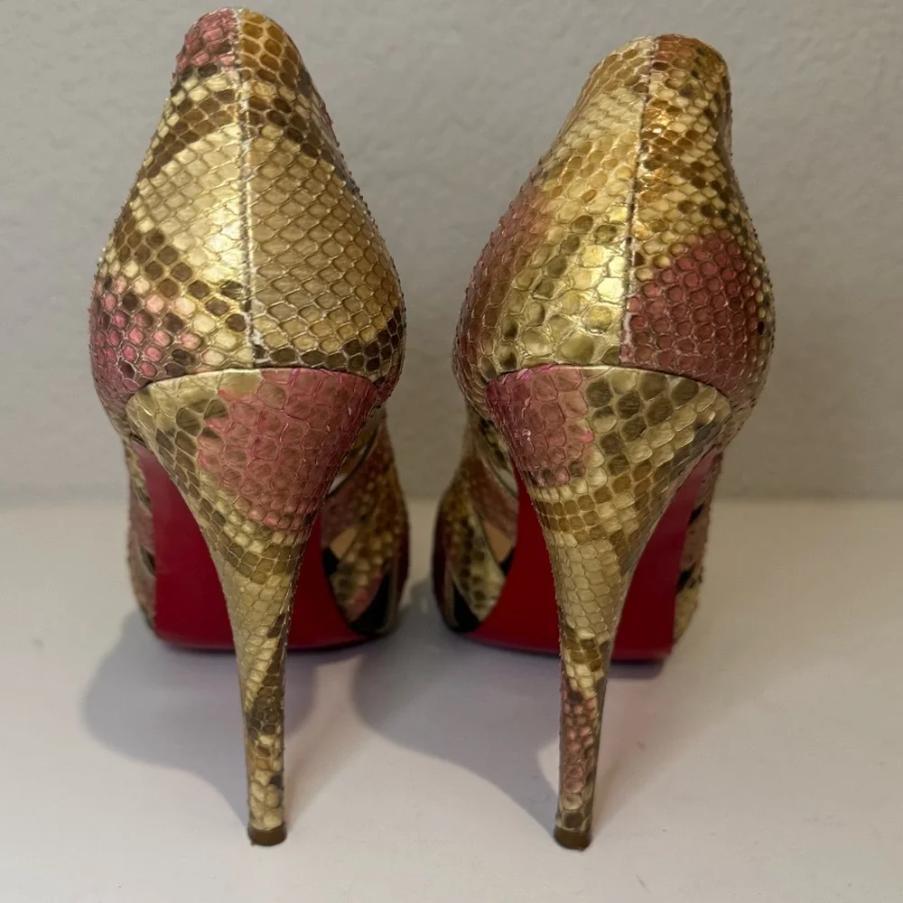 Christian Louboutin Fontanete Pink and Gold Metallic Snakeskin Peep Toe Pumps 39